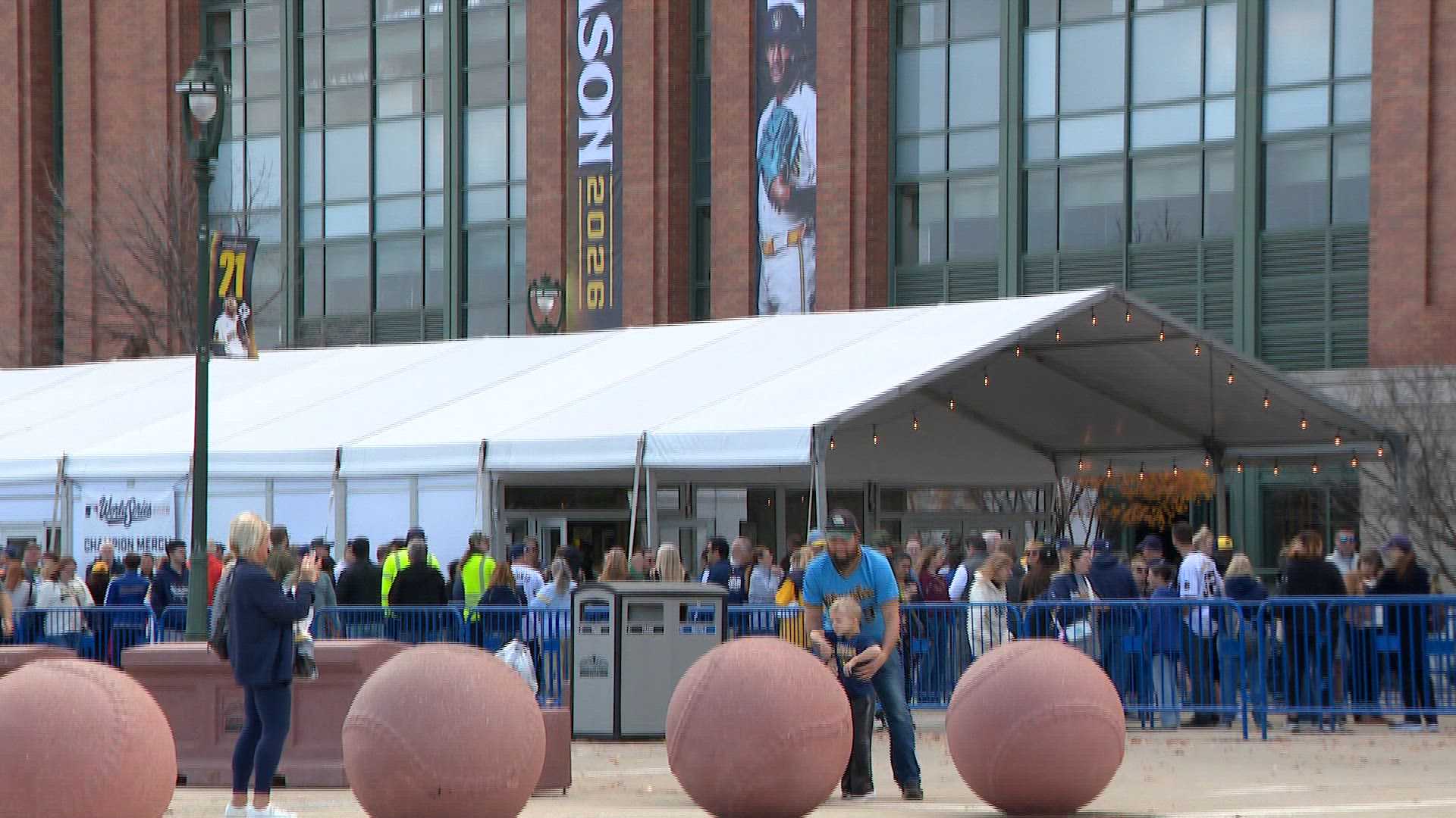 Brewers fans rush to buy World Series merchandise after historic win — Mequon Business news